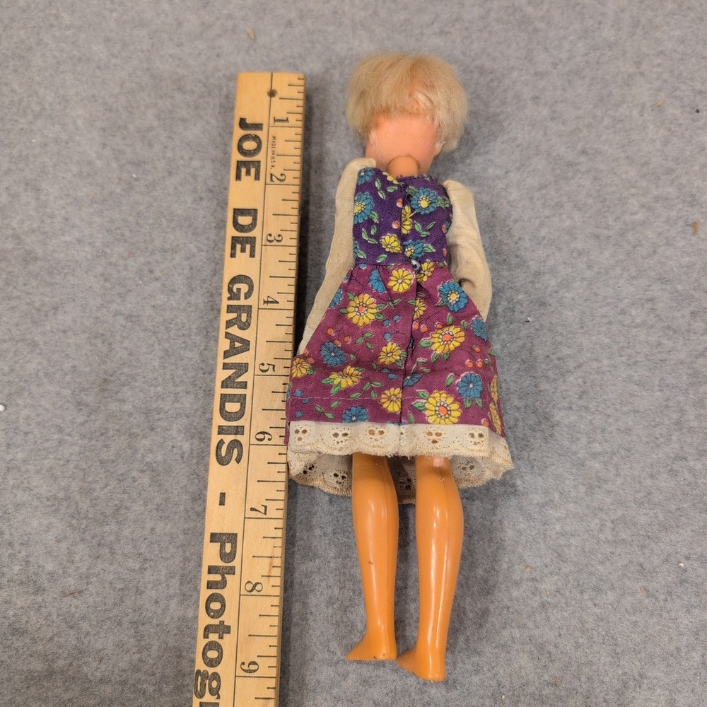 Vintage Miniature Blonde Doll Blue Eyes Floral Lace Dress Dollhouse Figure - Picture 3 of 3